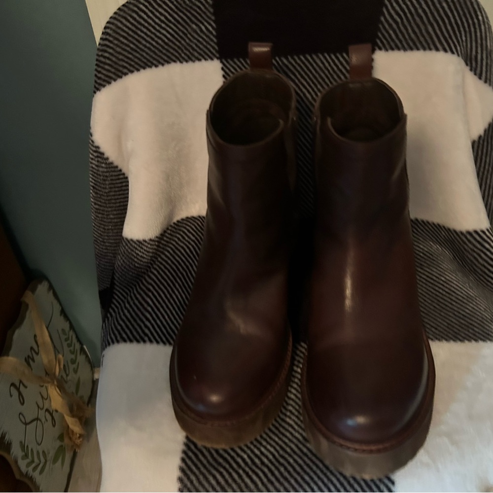 Diba True Women’s Boots size 9